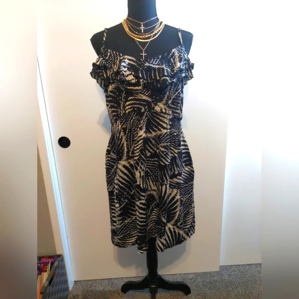 New Ruffle Mini dress Spaghetti straps Black Ivory Large Nwot Resortwear Wedding